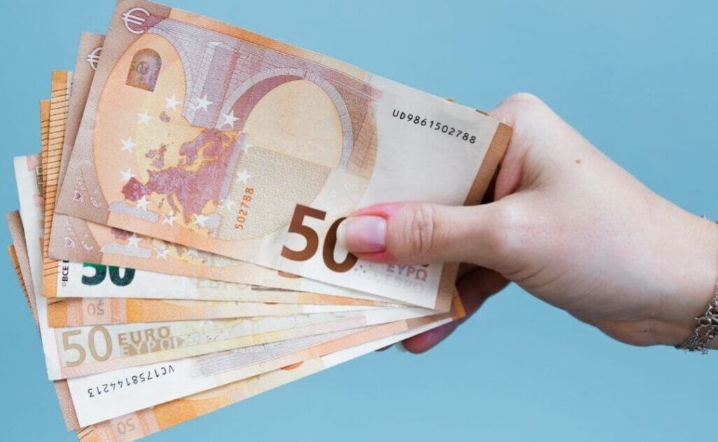 Solicita la ayuda de 100 euros por hijo de la Seguridad Social