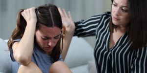 adolescente enfrentando cambios y desafios