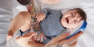 bebe enfermo de meningitis