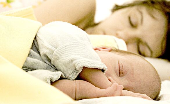 bebe feliz y tranquilo