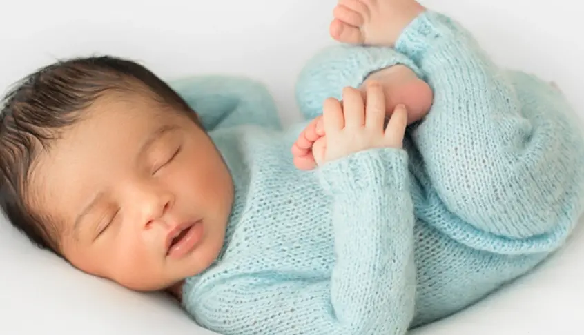 bebe prematuro cuidado y protegido