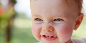 bebes felices y saludables