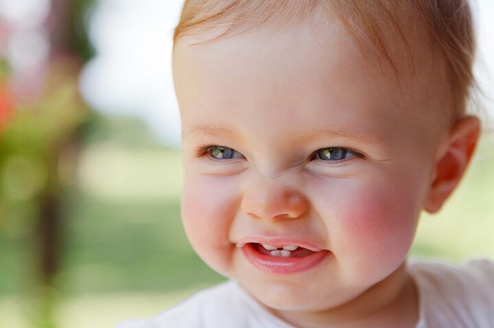 bebes felices y saludables