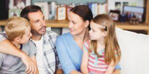 familia conversando sobre sexualidad