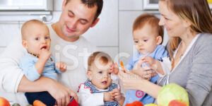 familia feliz con bebe