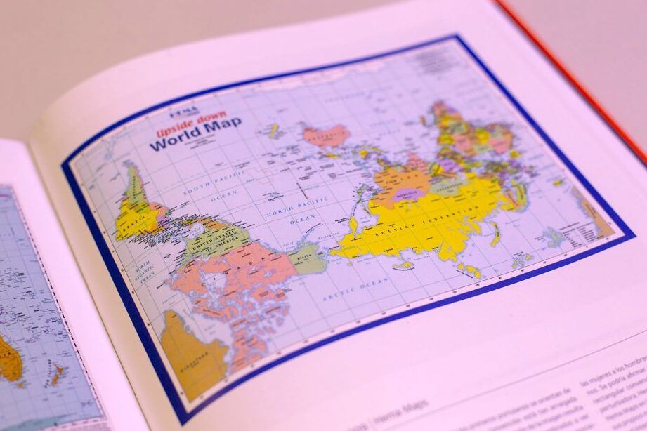 mapa y libros