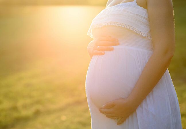 mujer embarazada a los 30