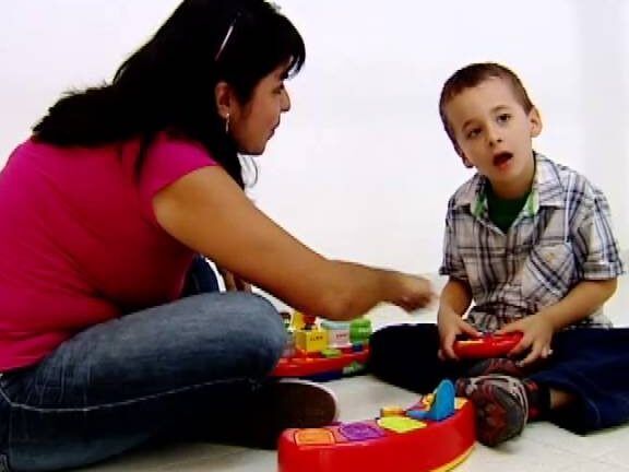 ninos con autismo hablando