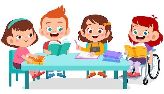 ninos estudiando juntos