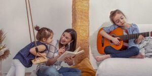 ninos felices y activos