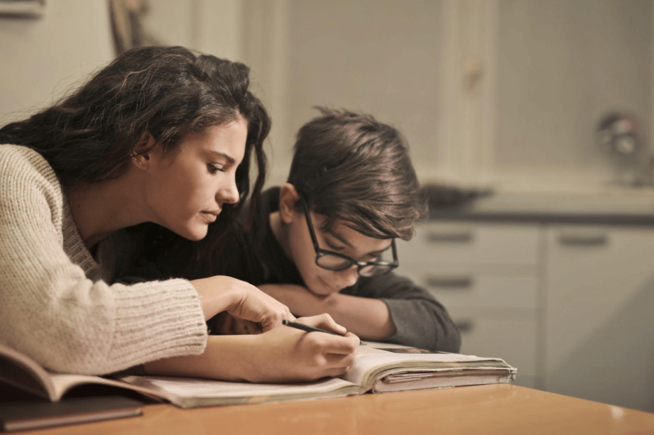 padres y ninos aprendiendo juntos