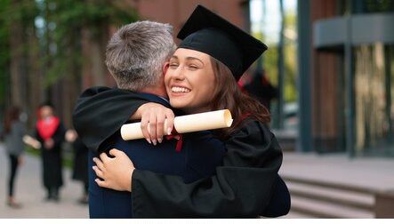 sobrina graduada sonriendo