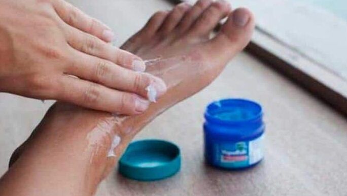 vicks vaporub en los pies