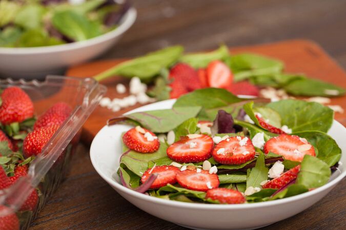 alimentacion saludable con frutas y verduras de temporada
