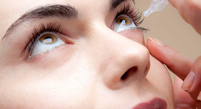 limpieza ocular con suero fisiologico