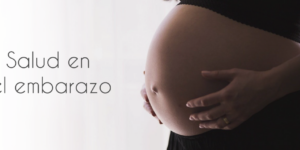 mujer embarazada cuidando su salud
