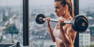 mujer realizando actividad fisica