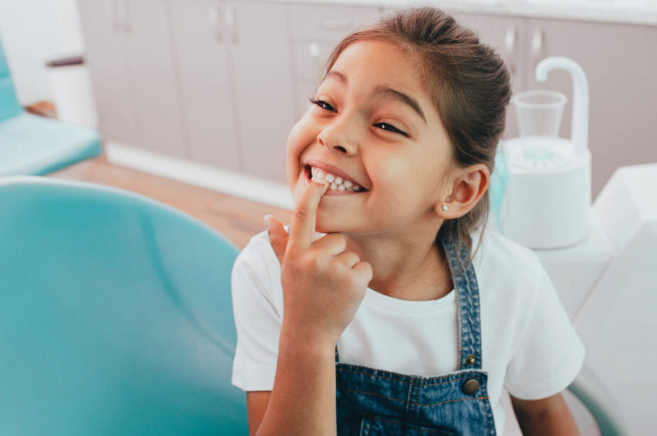 ninos con dientes sanos felices