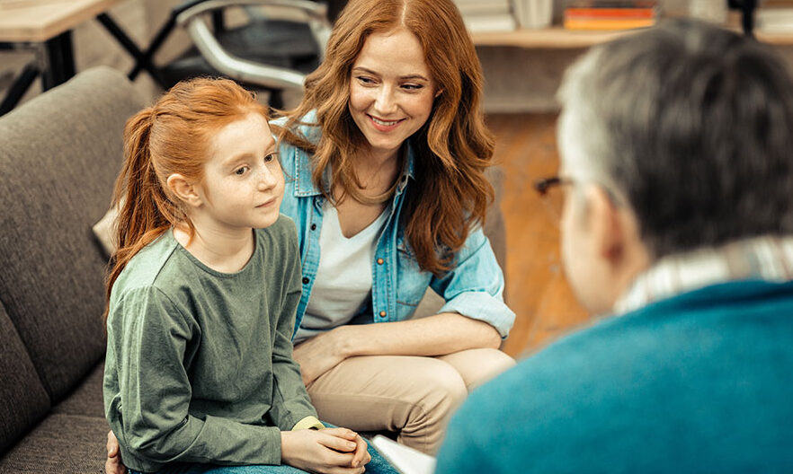 padres apoyando a ninos ansiosos