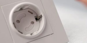 protectores de enchufes y cables