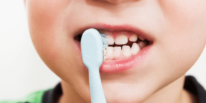 sonrisa saludable en ninos y ninas