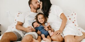 padres adoptivos amorosos y comprometidos