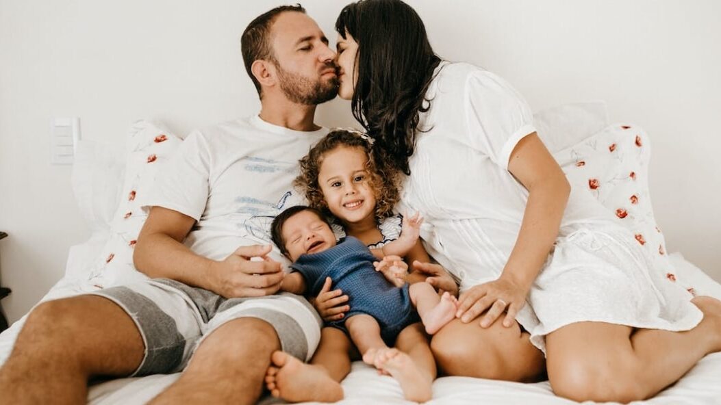 padres adoptivos amorosos y comprometidos
